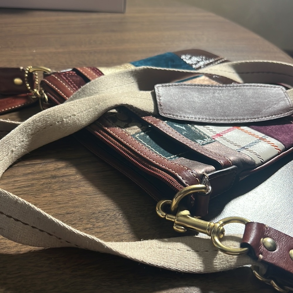 Coach - Picture 4 of 4